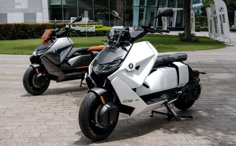 Xe máy điện BMW CE 04 có giá bán gần 550 triệu đồng, đắt nhất ở Việt Nam